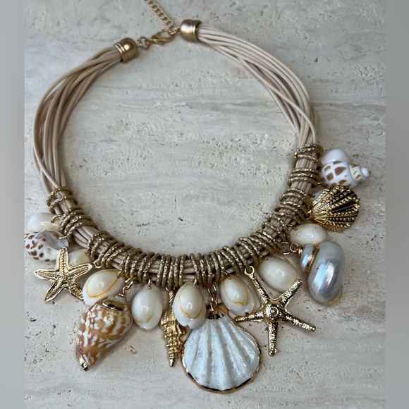 NWT Genuine SEASHELL NECKLACE With Gold Charms, Summer Jewelry, Resort Ready - Picture 8 of 9